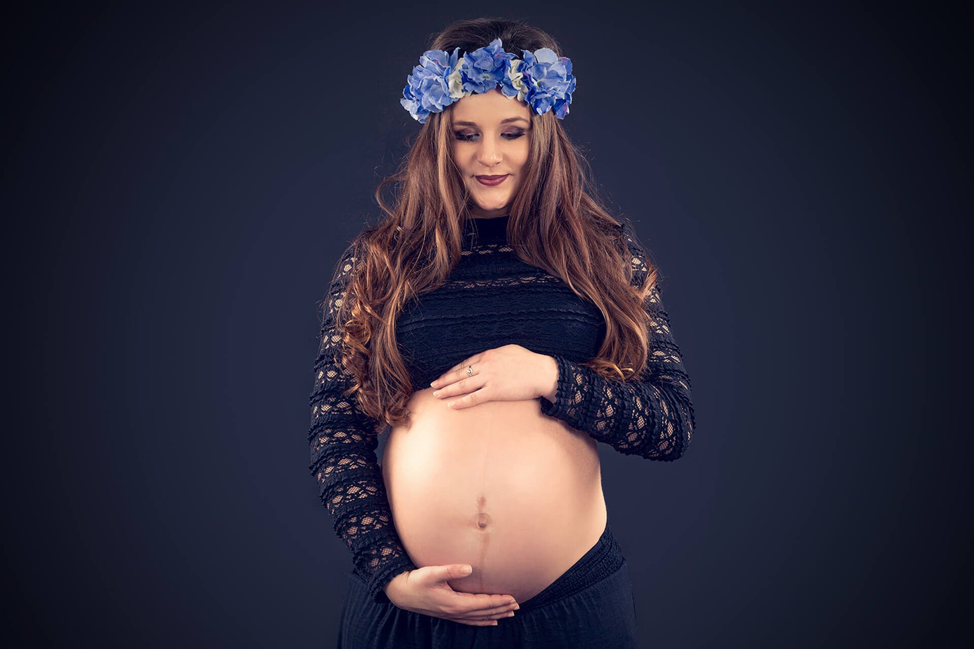 Makeup Tips to Help You Look Your Best in Your Maternity Photos — Our Guide